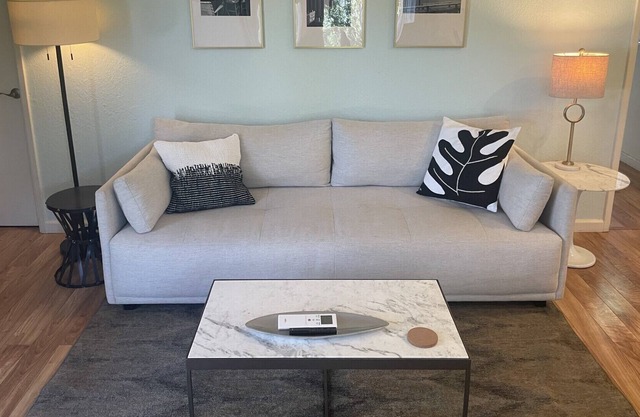 Treehouse cottage in beautiful Belmont