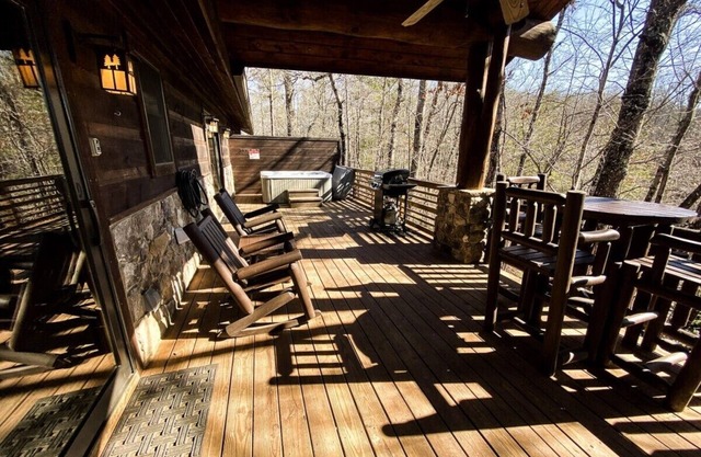 Treehouse D - A Suite Getaway for Two