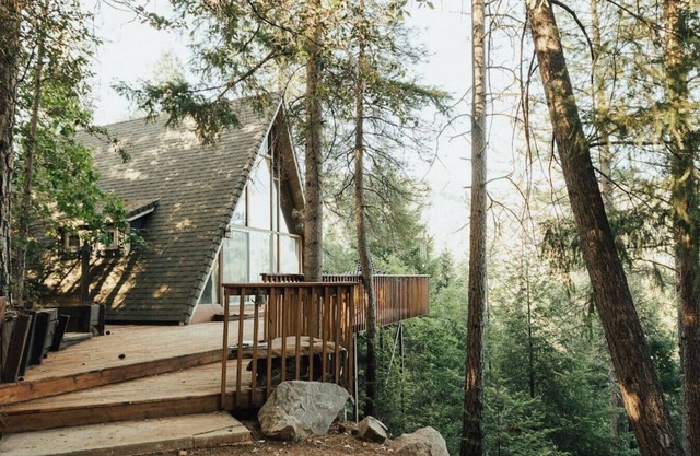 Treehouse · Shasta A Frame Cabin with a View