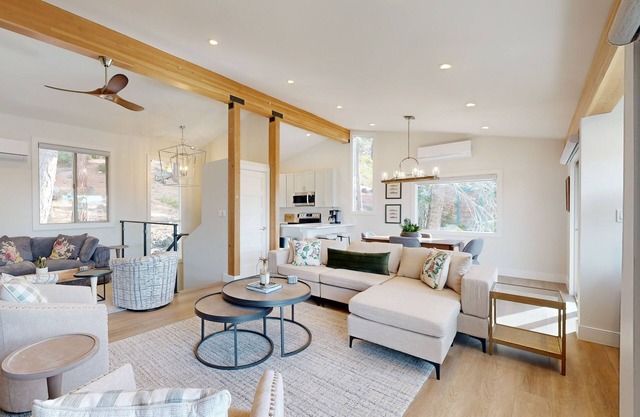 🌲 Treehouse-Style Townhouse with Lake Views in Incline Village