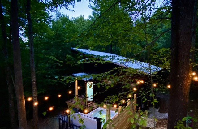 Treetop Escape | Hot Tub | Fire Pit & Epic Views