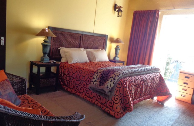 TreeTops & Treats Guest House