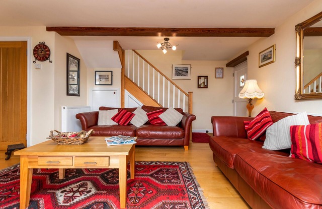 Tregarnedd Cottage - Two Bedroom Cottage, Sleeps 4