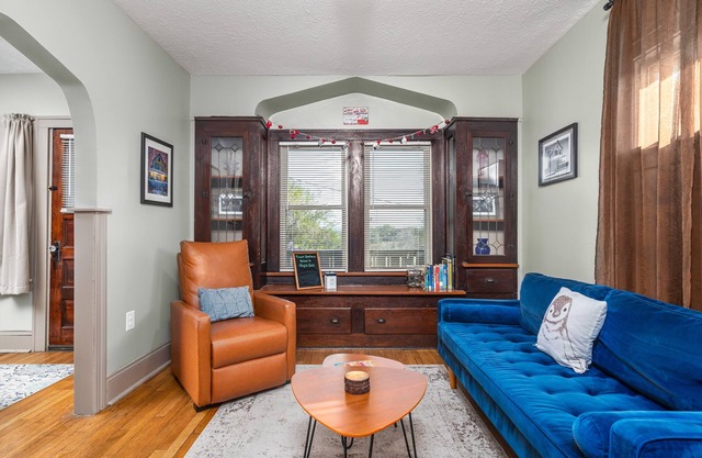 Tremont - 2BR apt - Pet Friendly, Convenient to Stadiums, Clinic, Museums & more
