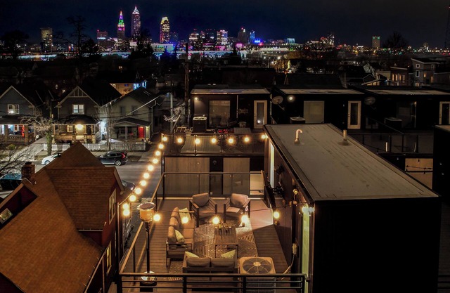 Tremont Black : Rooftop Patio : Location!