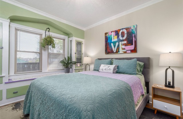 Tremont - Bright 2BR apt-Pet Friendly, Conv. to Stadiums, Clinic, Museums & More