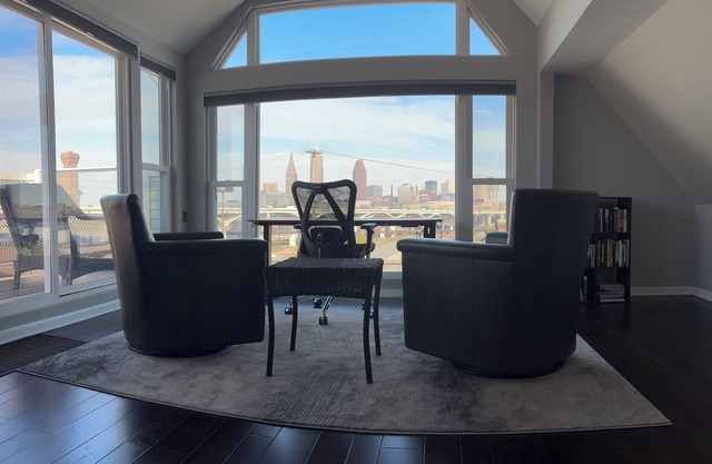 Tremont Retreat: City view near towpath w/deck and hot tub