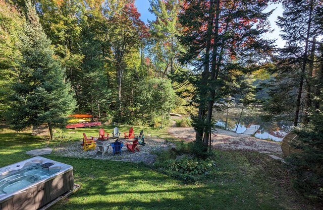 Trenanthia "Woody" Cottage: Hot Tub, Sauna, Games Room, Kayaks, Canoes, SUPS ++
