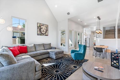 Trendy 3 bedroom in South Austin Pet Friendly