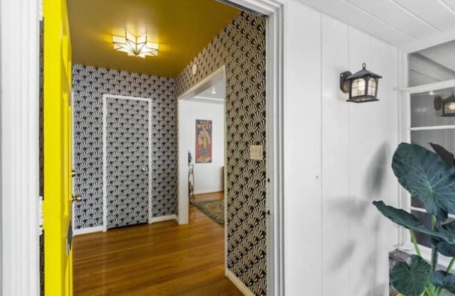 Trendy 3bd 3bth Hollywoodland Hideaway