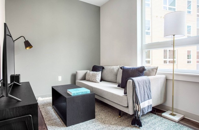 Trendy Brighton Studio w/W/D, Gym, near T, Shops + Dining, by Blueground
