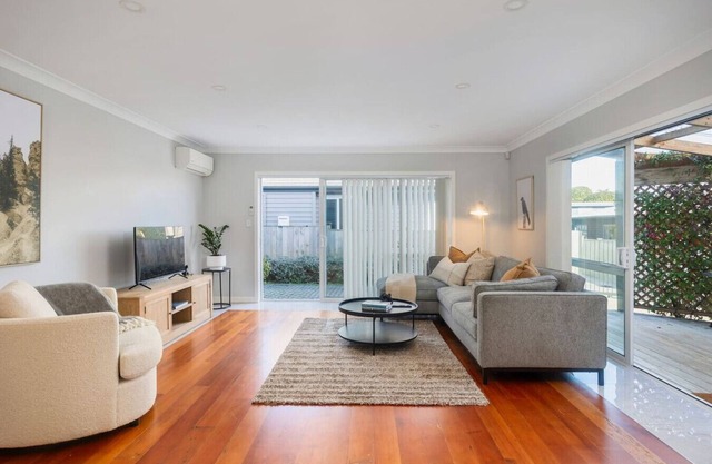 Trendy Castor Bay Apartment