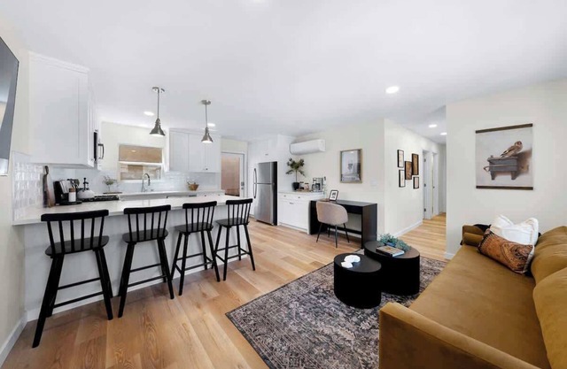 Trendy Mission Hills Condo: 2 Bedrooms w/Parking