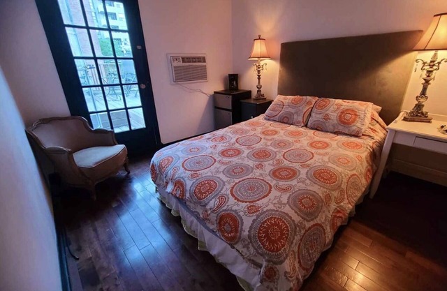 Trendy Private 2 bedrooms in the heart of Church street - with a rooftop balcony