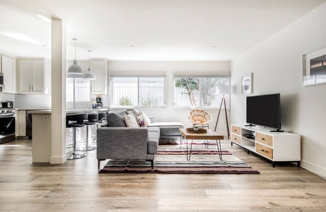 Trendy Redondo Beach 2BR, nr Pier, Beach & Restaurants, by Blueground