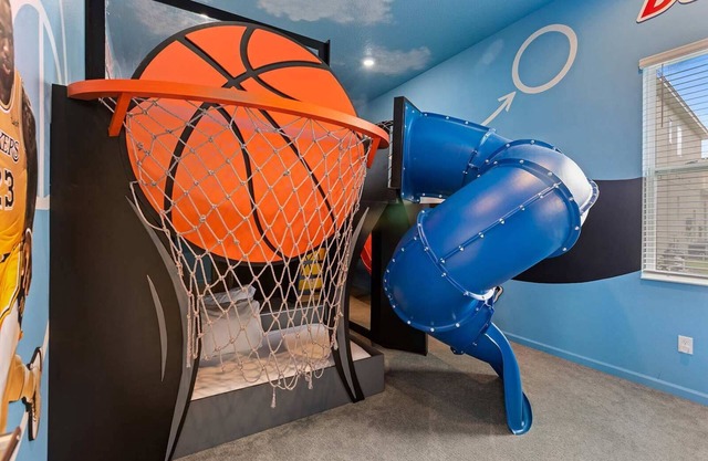 Trendy Villa w/Music Studio, B-Ball Themed BR, Arcade & Theater, Mins to Disney