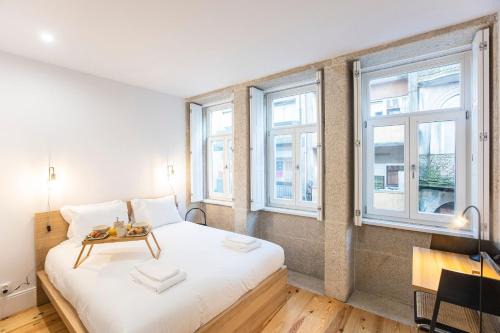 Trendy Vintage Downtown by LovelyStay