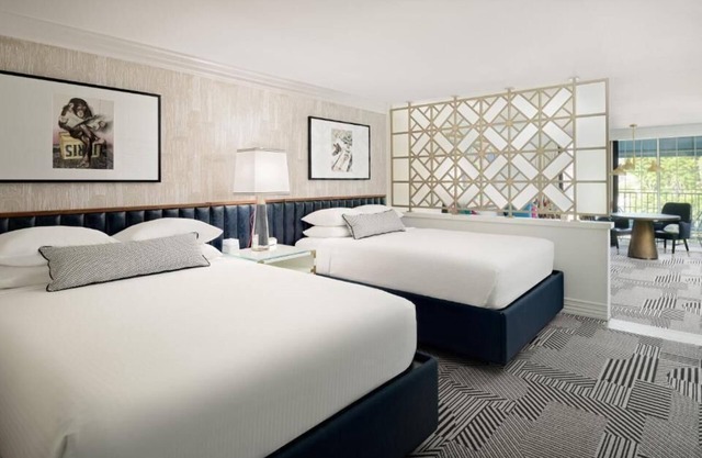 Trendy West Hollywood Stay – Walk to Dining & Nightlife