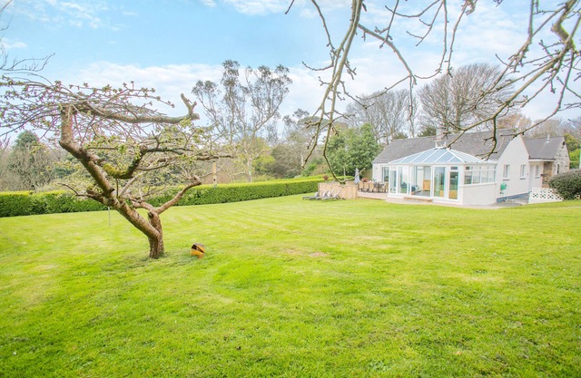Trenoweth Sea View - Four Bedroom House, Sleeps 8