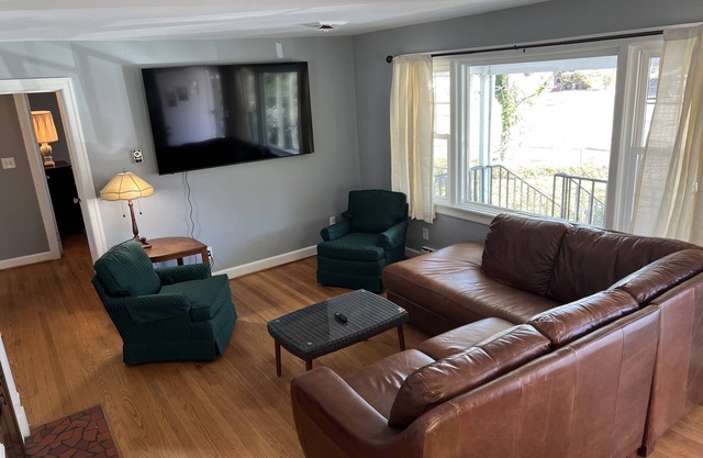 Tri - Level Residential Home; Pet Friendly, WiFi, Off street Parking by RedAwning