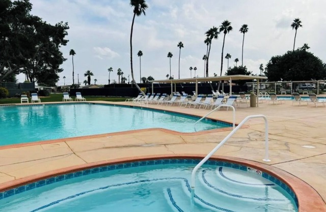 TRI PALMS ESTATES Desert Retreat- on a golf course.