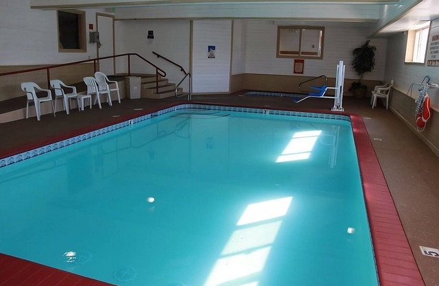 Trip to Oregon On The Budget! Indoor Pool, Pets Allowed, Free Breakfast