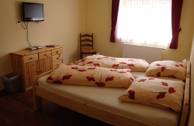 Triple room 42 - Guesthouses Am Nibelungensteig