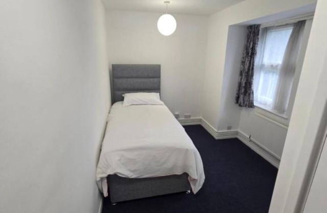 Triple Room with Shower – Ideal for Small Groups or Families