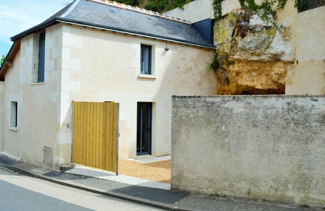 Troglodyte Gîte avec Cour Privée, Garage, et WiFi près de la Loire à Vélo - Touraine Charm