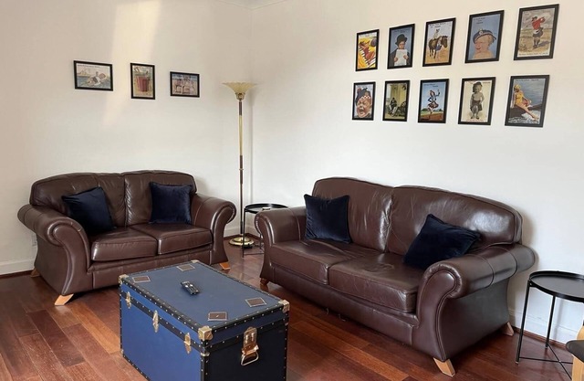 Troon town centre apartment. Great for golf, beach, coastal walks and much more.