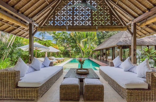 Tropical 3 bedrooms villa, 650m from beach, 1200m2 garden