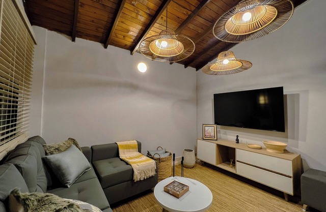 Tropical 4BR Home A/C - El Poblado - Terrace & Jacuzzi