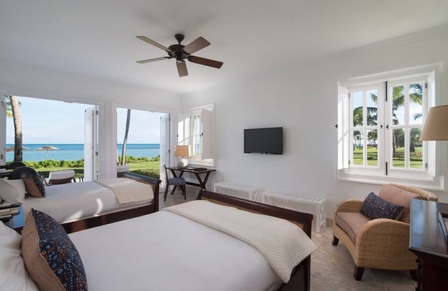 Tropical Beachfront Getaway! Pool, Pets Allowed, Shuttle & Breakfast Included!