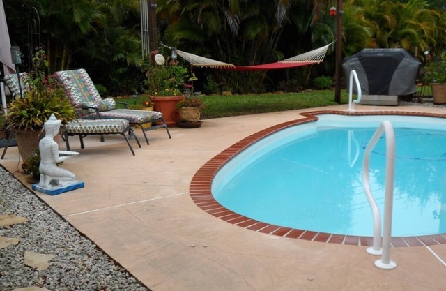 Tropical Breeze 🌞Heat Pool ✅Wifi ✅Fenced ✅Boat/RV Park ✅Kayak Bikes ✅Near Beach