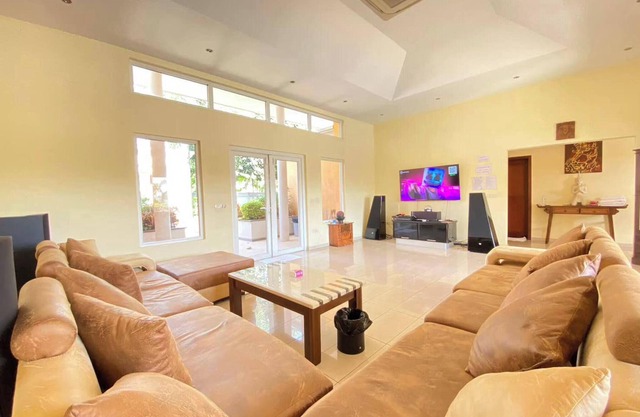 Tropical Luxury 4BR Pool Villa w Game Area
