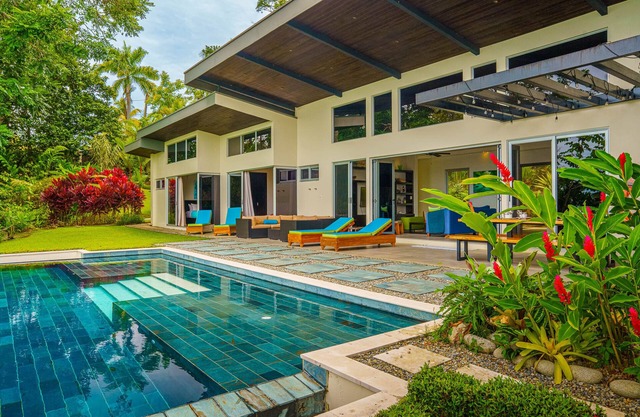 Tropical Modern Masterpiece: 3br/3.5b Infinity pool w/World Class Ocean Views.