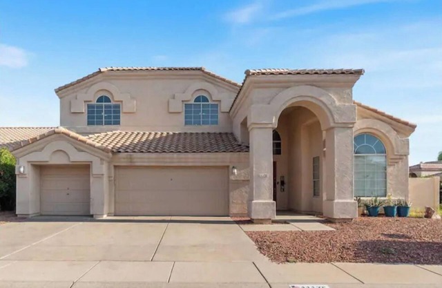 Tropical Paradise in Garden Lakes!