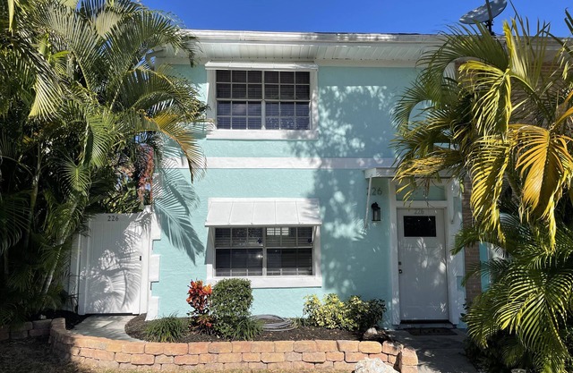 Tropical Townhome 4 Blocks to Beach View Rocket Launch from Front Yard!
