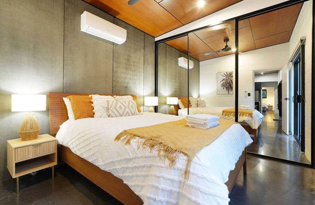 Tropical Two-bedroom studio-The Hide-Out