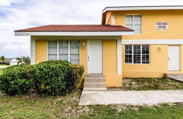 Tropical Vibes - Twin Apartments Walk to the Beach