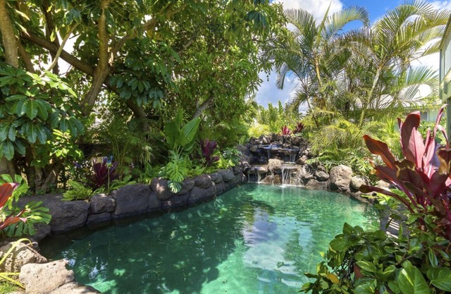 Tropical Waimanalo Home