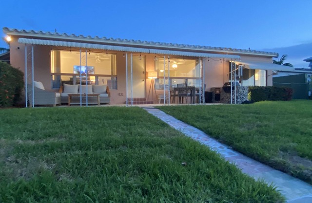 Tropical Waterfront Home Historically Preserved-The Citrus Isles, Ft. Lauderdale