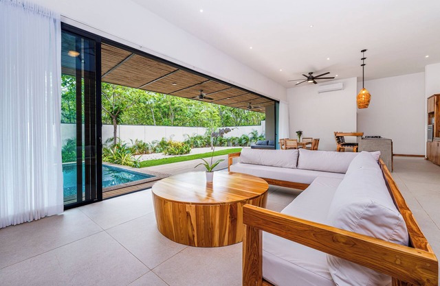 TropicalModern 3-bedroom Home with private pool, 7-min walk to Avellanas Beach