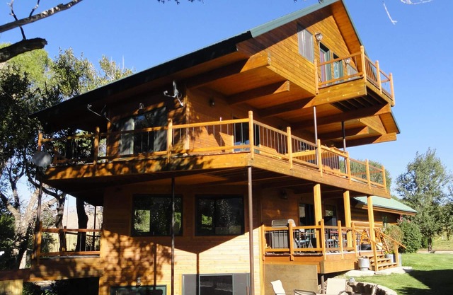 Trout Creek Lodge on the water