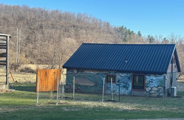 Trout Haus 2-bedroom cottage near the Rush River