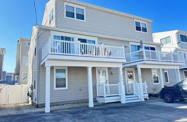 True Beachblock. 5th house from the beach with no streets to cross!