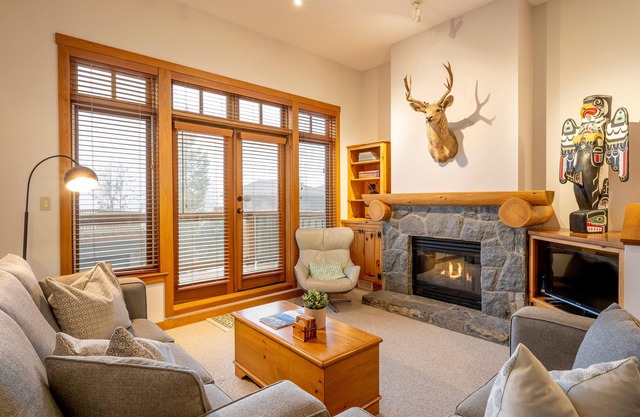 True Ski IN/OUT | Private Hot Tub | Garage | Mountain Views | Managed By Aloha Whistler