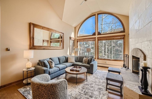 True Ski-In/Ski-Out with 2 Primary Bedrooms- Highlands