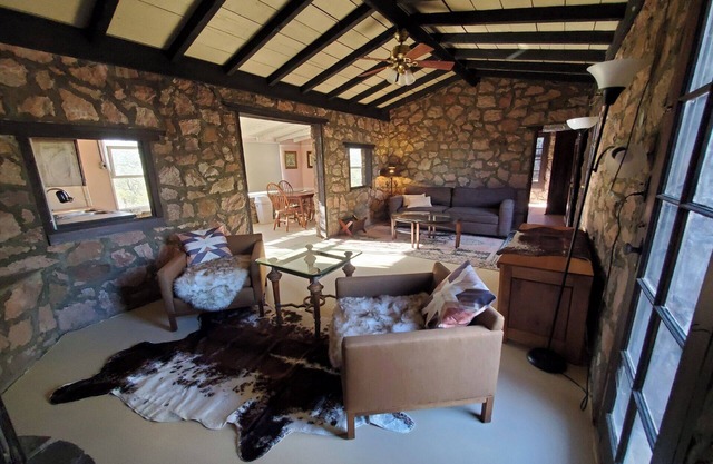 Tucson Desert Deer Trail Cabin Spacious 2B with Amazing Mountain View