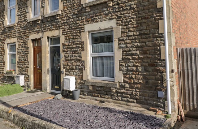 TUGELA, pet friendly, with a garden in Chippenham